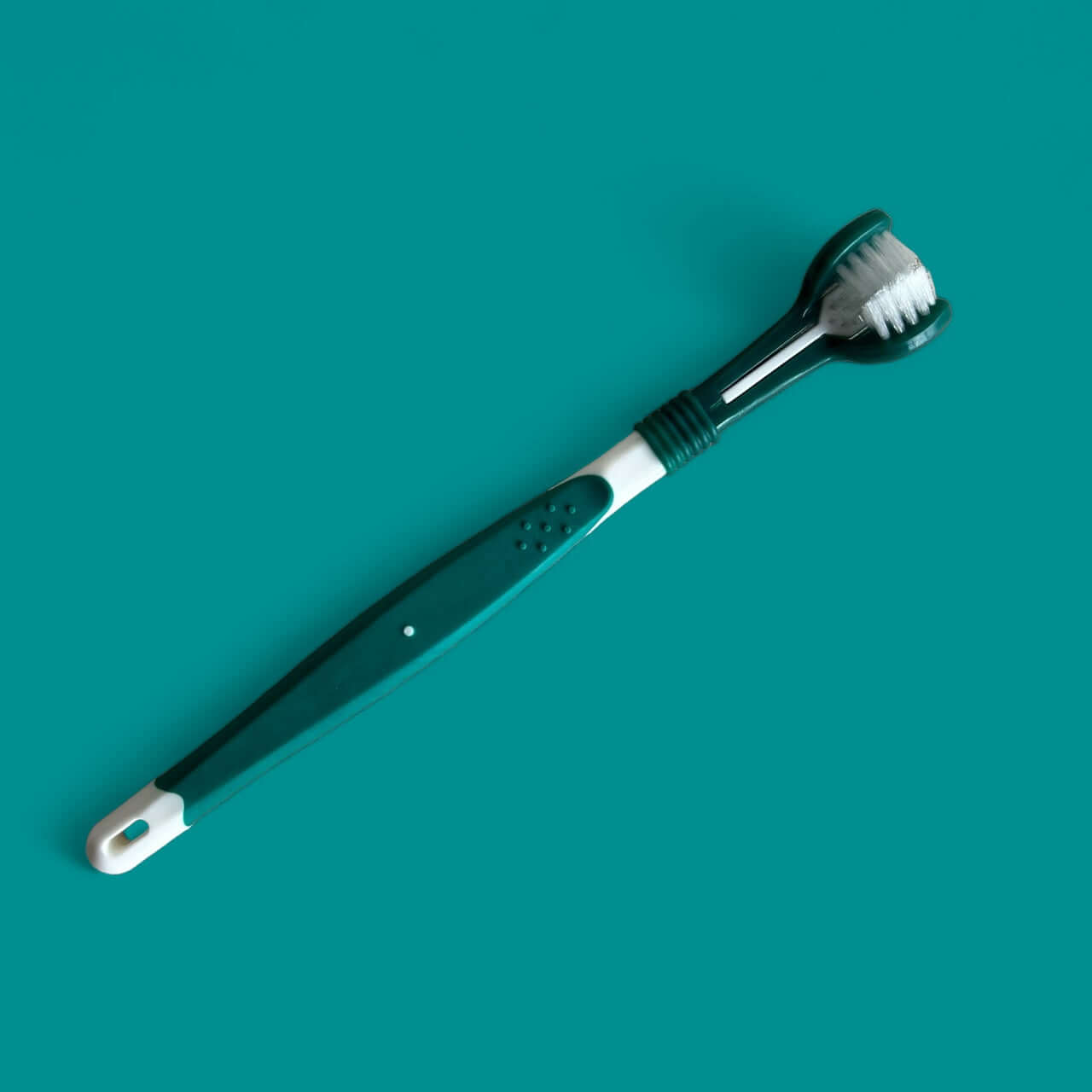 Keep your dog’s teeth sparkling clean with our easy-to-use toothbrush, designed for comfort and effective cleaning.